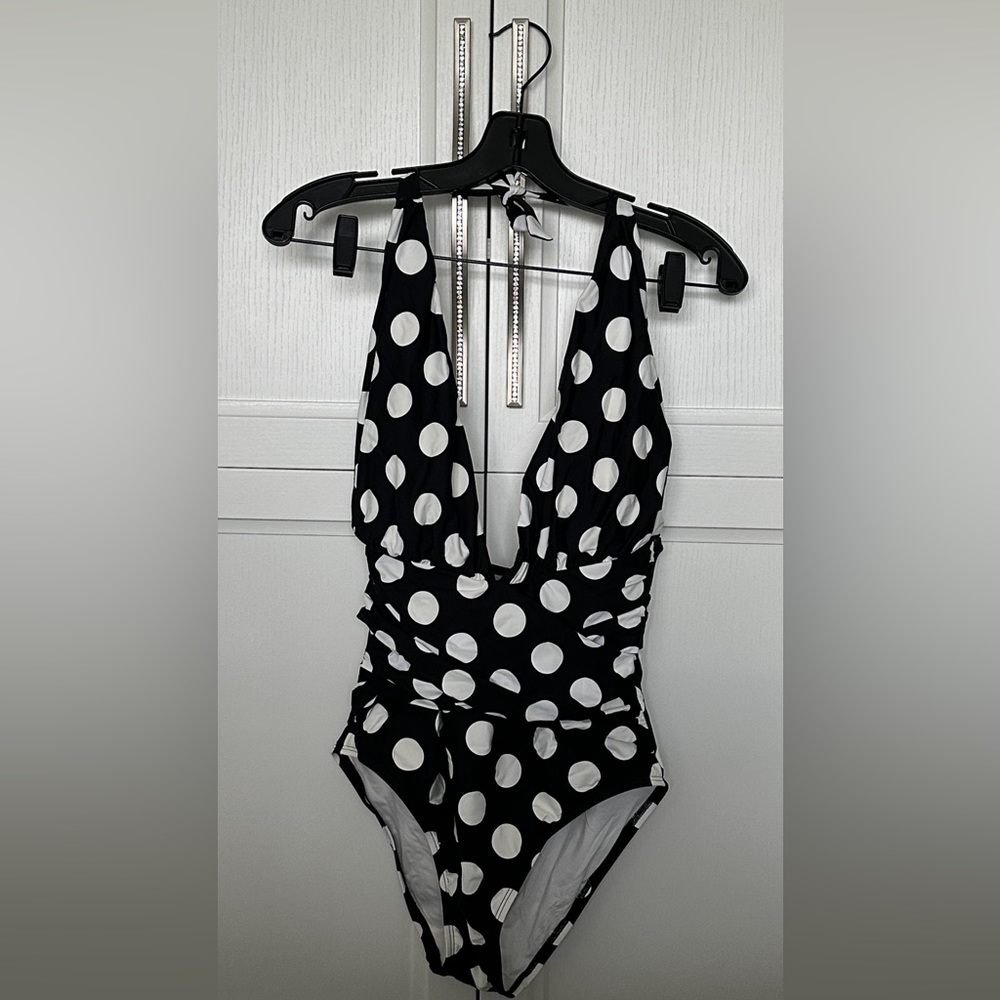 Black and white stunner halter